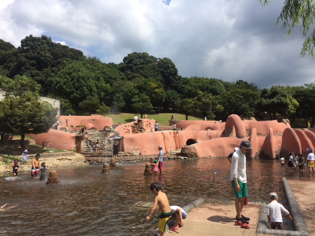 子供の遊び場 豊川の赤塚山公園は大型水遊びスポット